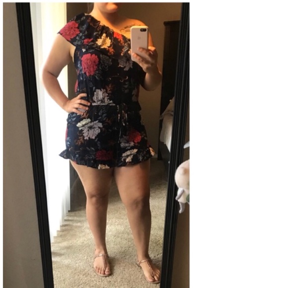 ✨One shoulder ruffle romper 💎Host Pick💎 - Picture 6 of 6